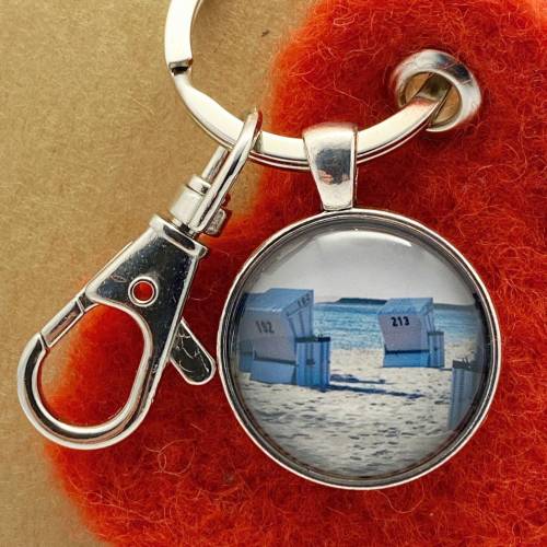 Sylt Strandkorb Schlüsselanhänger mit Karabiner und Filzherz, handgefilzt, Merinowolle