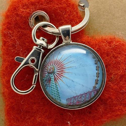 Schlüsselanhänger Telefon mit Karabiner und Filzherz, handgefilzt, merinowolle