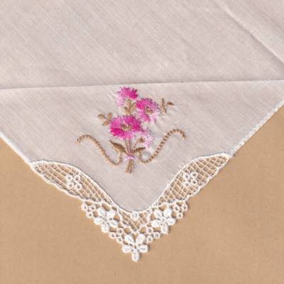 Vintage Taschentuch weiß Baumwolle und Plauener Spitze in einer Ecke in weiß mit rosaner Blume aus den 1980er