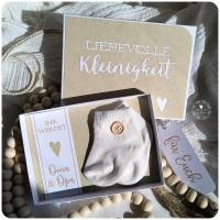 Schwangerschaft ankündigen Geschenkschachtel mit Babysocken Bild 8