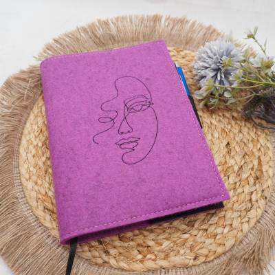 Individuelle Kalenderhülle A5 aus Wollfilz mit Stickerei – handgemacht