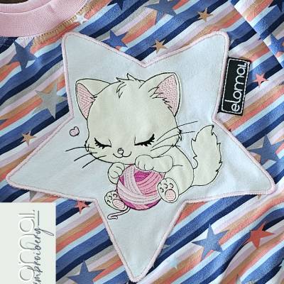 Stickdatei Doodle Applikation - Katze Bounty mit Wollknäuel (Für Stickfolie geeignet)  - 5 Größen 5 Dateiformate - Inkl.