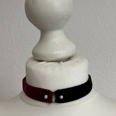 Handgemachtes Kropfband zweigeteilt mit Perlen, Halsschmuck, viktorianisches Halsband