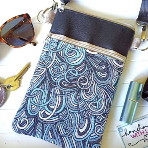 Kleine Crossbody Bag blaue Swirls Gobelin und Kunstleder mit 2 Reissverschluss Fächern, Festival Schultertasche, Handyta