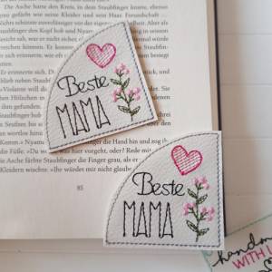 Lesezeichen Beste Mama gestickt, weisses Kunstleder, Blume Herz, Leseecke Geschenk Ostern Muttertag, Bücherwurm Leseratt Bild 3