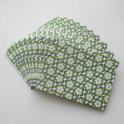 Briefumschlag Glücksblüten, 10 Geschenkumschläge mit stilisierten Blumen in Grüntönen