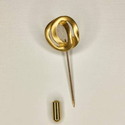 Goldfarbende Vintage Nadelbrosche mit Mond Motiv aus den 80er / 90er Jahren, Nadel Pin Modeschmuck, rund, kreis