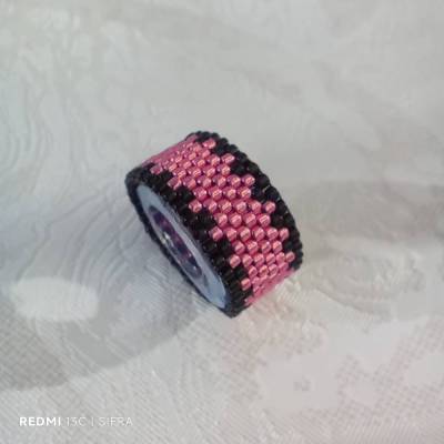 Handgefertigter Bandring aus Miyuki Delica Perlen,  pink/schwarz
