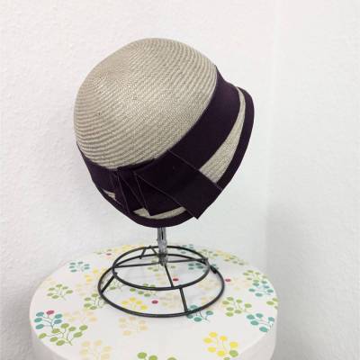 Strohhut Cloche Charleston Grau