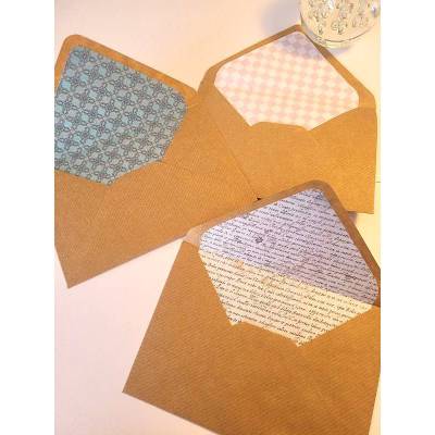 4 gefütterte Briefumschläge aus Kraftpapier, leicht geriffelt :)
