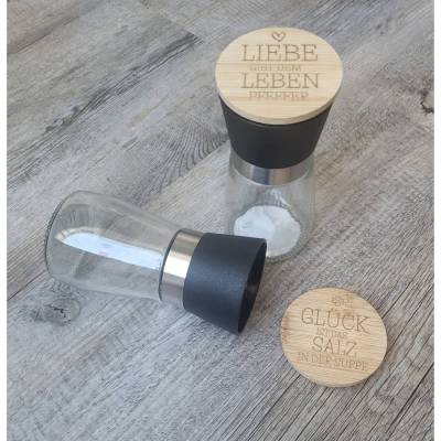 Salzmühle / Pfeffermühle / Glas mit Bambusdeckel / Glück ist das Salz in der Suppe/Liebe gibt dem Leben Pfeffer