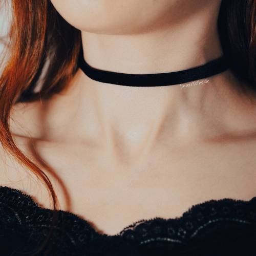 Schwarze Samt Choker Kette größenverstellbar, edler Samtchoker in schwarz mit Edelstahl Verschluss, witchy Choker Kette