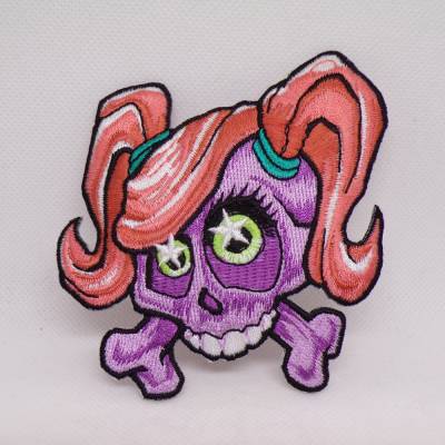 Skull Totenkopf Girlie Patch zum Aufbügeln – Gestickter Aufnäher für Jacke & Tasche