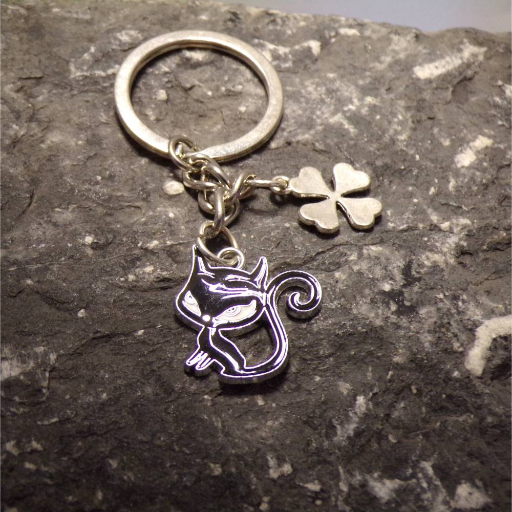 Schwarze Katze Schlüsselanhänger aus Edelstahl – Glücksbringer im