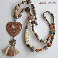Handgefertigte Boho Bettelkette lang braun beige silberfarben mit Holzperlen, Herz & Quaste – Holzkette ohne Verschluss Bild 1