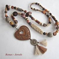 Handgefertigte Boho Bettelkette lang braun beige silberfarben mit Holzperlen, Herz & Quaste – Holzkette ohne Verschluss Bild 2