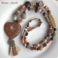 Handgefertigte Boho Bettelkette lang braun beige silberfarben mit Holzperlen, Herz & Quaste – Holzkette ohne Verschluss Bild 4