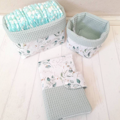 Eukalyptusfarbenes Windel- und Wickeltischset, Geschenk zur Geburt und Wickeltischdeko, mit Baby unterwegs, Babygeschenk