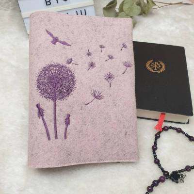 Individuelle Gotteslobhuelle aus Wollfilz, personalisiert bestickt , Pusteblume