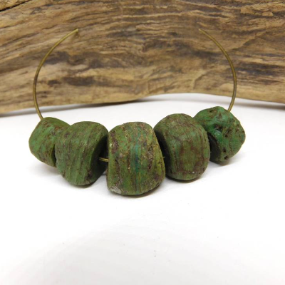 5 kleine/mittlere alte Hebron-Perlen, Kano Glasperlen, Grün - Hebronperlen - abgerundete Ecken #2