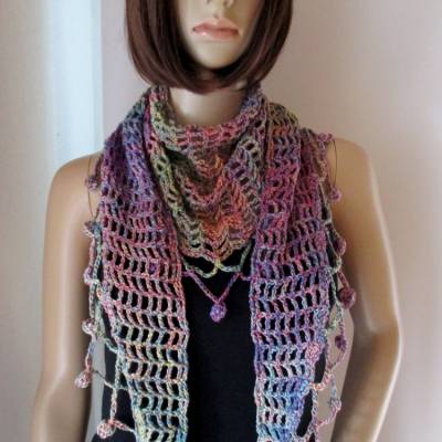 Schaltuch mit hübscher Bommelkante, Halstuch, Dreieckstuch, gehäkelt