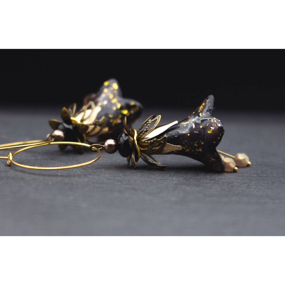 Blüten Ohrringe Schwarz Gold Creolen elegant Acrylblüten
