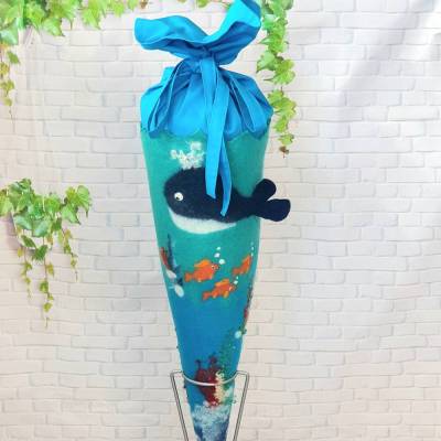 Handgefilzte Schultüte Unterwasserwelt Wal 70cm – Filzschultüte aus Wolle