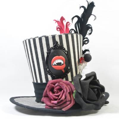 Mini-Hütchen - Gothic Fascinator Vampirzähne-Kamee Federn Rosen Streifen