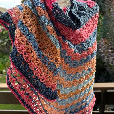 Dreieckstuch, Tuch mit Herzen, Schultertuch, gehäkelt , multicolor