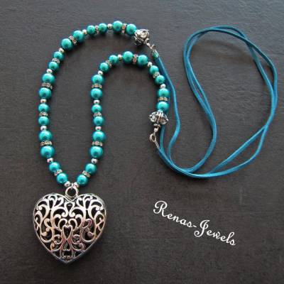 Lange Bettelkette blau silberfarben mit Herz Anhänger – Perlenkette mit Glaswachsperlen