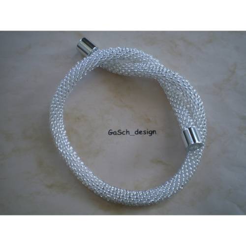 Elegante gehäkelte Perlenkette – Handgefertigt, kristall silbereinzug, Magnetverschluss