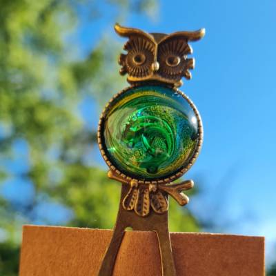Lesezeichen mit Metallklammer und Cabochon aus Epoxidharz – stilvoll & einzigartig