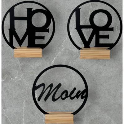 Dekoring aus dem 3D Drucker auf Holzsockel mit Schriftzug