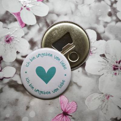 Button mit Flaschenöffner