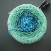 100% Schurwolle Merino extrafein Bobbel gefachter Farbverlauf Wolke 7 Bodensee 3-fädig Bild 2