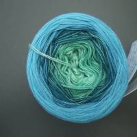 100% Schurwolle Merino extrafein Bobbel gefachter Farbverlauf Wolke 7 Bodensee 3-fädig Bild 3