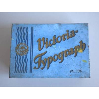 alter Druckkasten Victoria Typograph Famos
