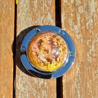 Zusammenklappbarer Handtaschenhalter mit rundem Cabochon – Epoxidharz mit Alcohol Ink Effekt