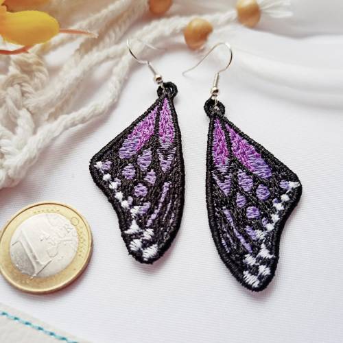 Lila Ohrringe Schmetterlingsflügel gestickt, Monarch Spitze, Lace Sommerschmuck, Statement Ohrhänger