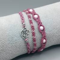 Makramee Armband 3in1 in der Farbe beere mit einer silberfarbenen Rose und rosafarbenen Acrylperlen Bild 1