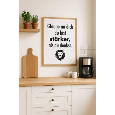 Poster DIN A4 – „Glaube an dich – du bist stärker, als du denkst.“ | Löwe | Spruchposter | Typografie | schwarz-weiß | d