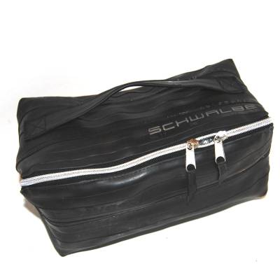 Magic Pouch, große Kosmetiktasche zum aufklappen aus Fahrradschlauch Schwalbe gefüttert mit Oxford D300 Grifflasche