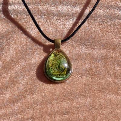 Handgefertigter Cabochon mit Alcohol Ink Effekt – Epoxidharz-Anhänger in Metallfassung an Baumwollkordel oder Lederband