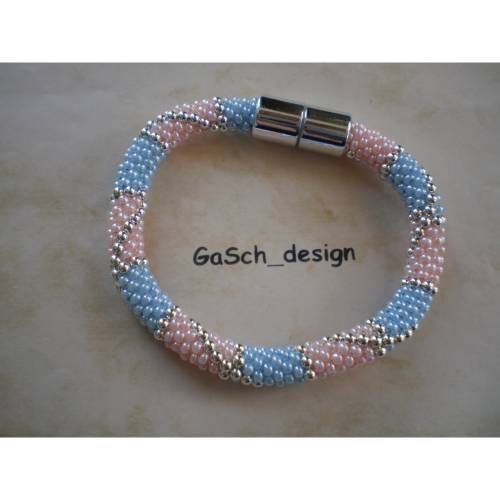 Häkelarmband aus Perlen 