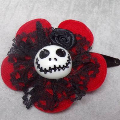 Totenkopf Haarspange mit roter Blume & schwarzer Spitze – Skull Cosplay Accessoire