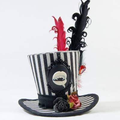 Mini-Hütchen - Gothic Fascinator Vampir-Kamee Federn gestreift