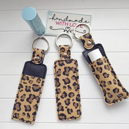 Lippenstift Halter Leo braun, Anhänger Etui Lippenbalsam, Animal Print Schlüsselanhänger, Geschenk beste Freundin