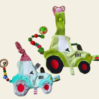 Stickdatei Traktor Knistertuch – In the Hoop Schnullertuch Set | Design-by-Jasmina