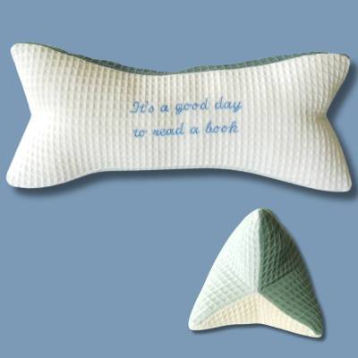Leseknochen Nackenkissen – Personalisiertes Lesekissen mit Spruch für Buchliebhaber, genähte Lesehilfe, Tabletstütze