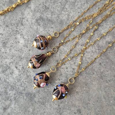 lange feine Gliederkette mit Lampwork-Glas Anhänger- Hochwertiges Accessoire für Romantikerinnen